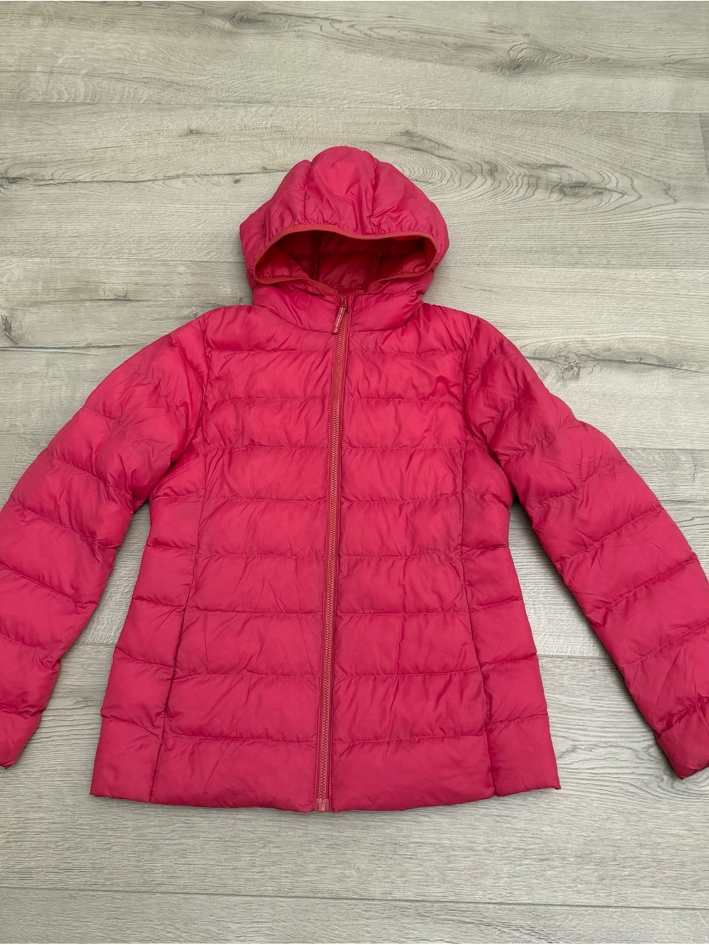 Uniqlo Hooded Packable Puffer Girls Jacket in Bright Pink